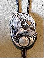 Bolotie Adler mit Mnze